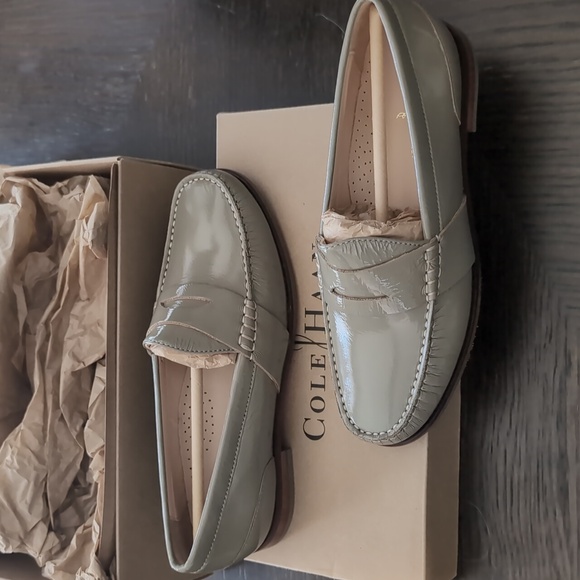 Cole Haan Laurel moc khaki beige flats loafers work shoes size 5.5 New in box - Picture 1 of 5